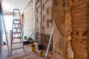 interiorofapartmentwithmaterialsduringontherenovationandconstruction_300x200px