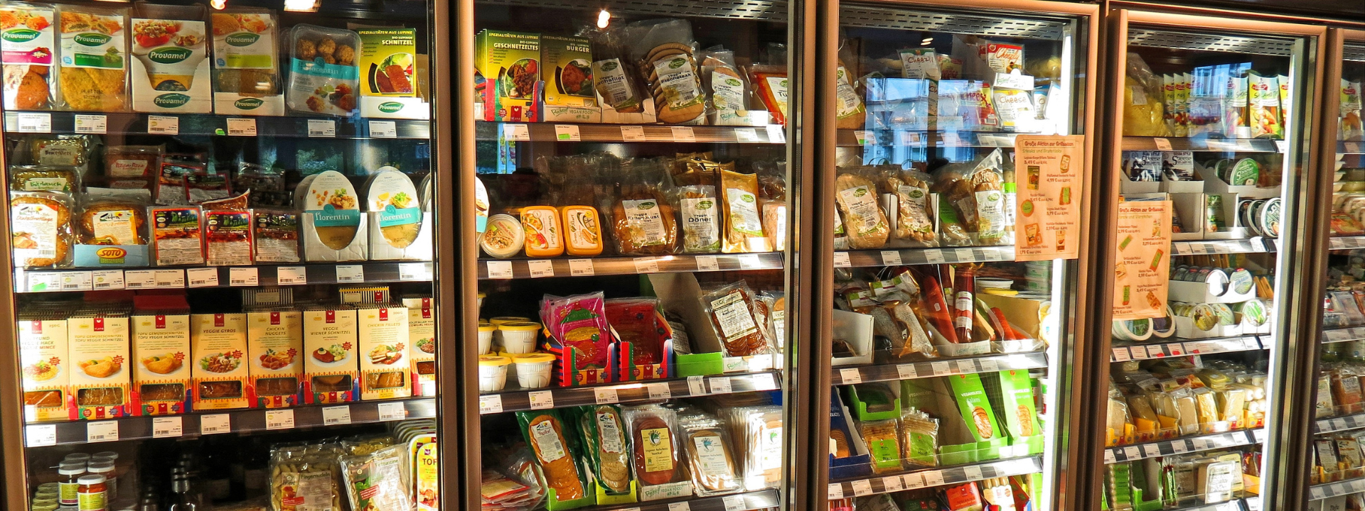 grocery-store-with-refrigerators