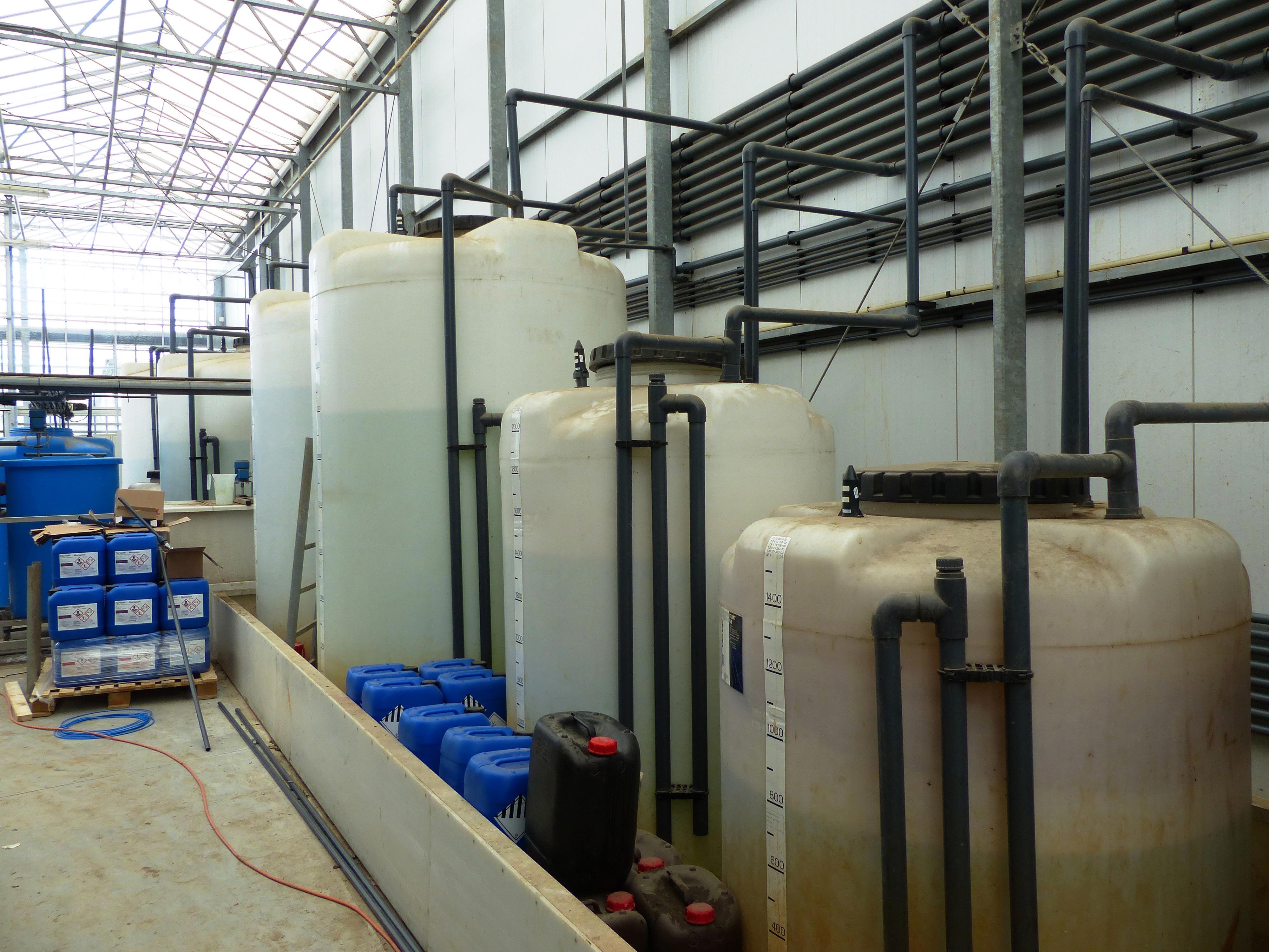 fertiliser-tank-greenhouse