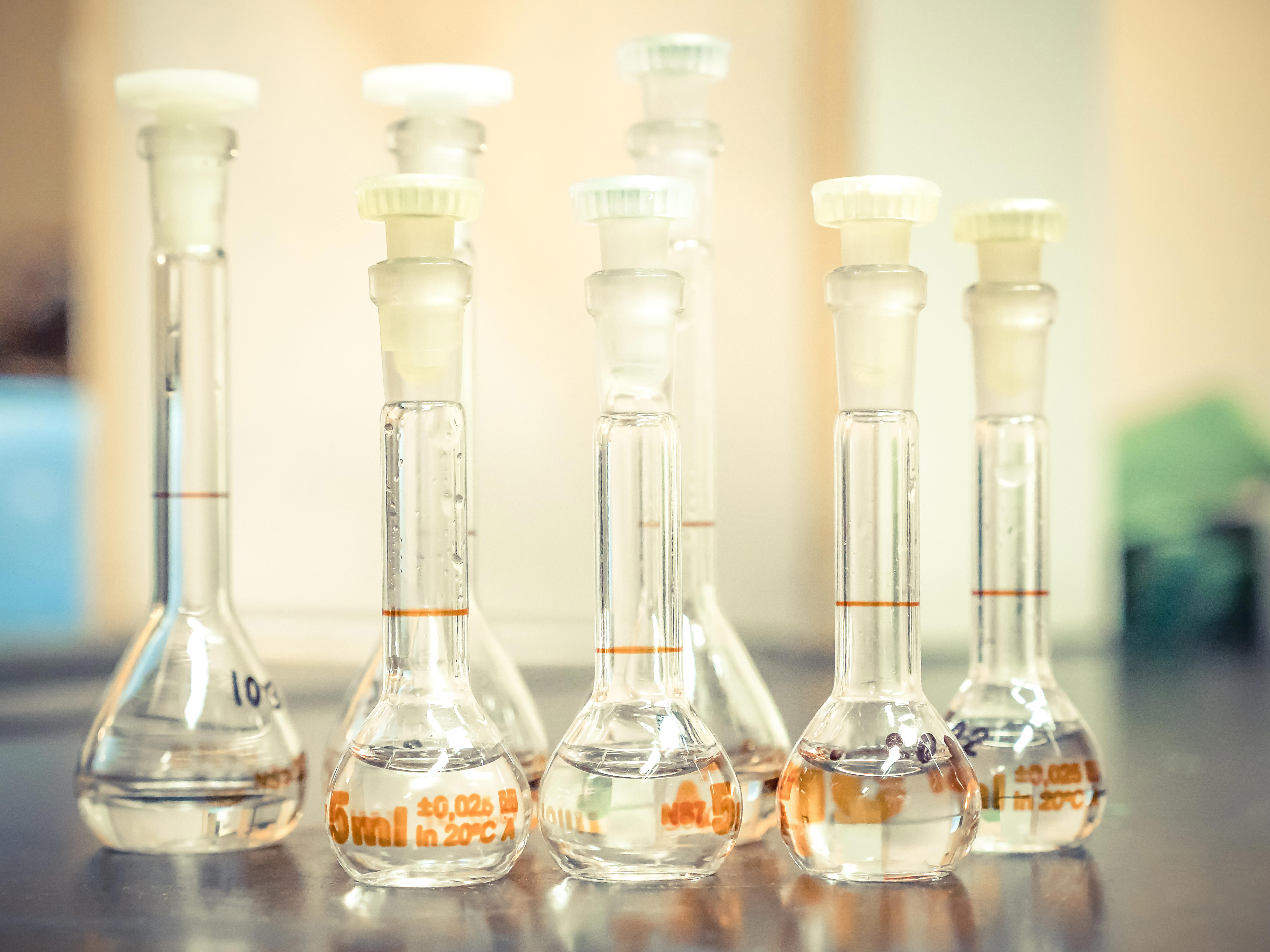 as_chemicals_2_closeup-of-chemical-bottles-on-table-in-laboratory_7776-x-5184px_4by3