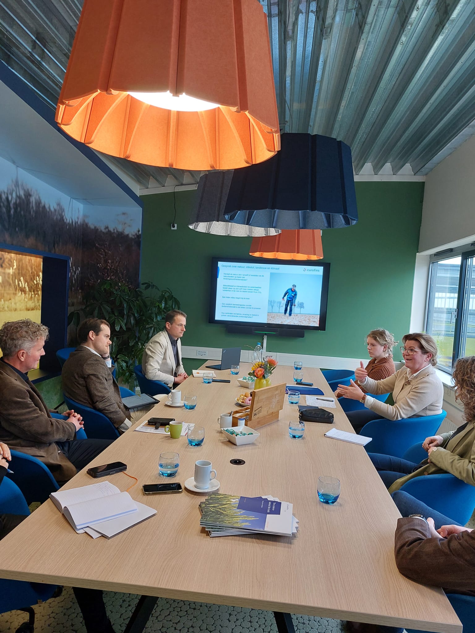 minister_van_der_wal_op_werkbezoek_bij_eurofins_agro_-_1