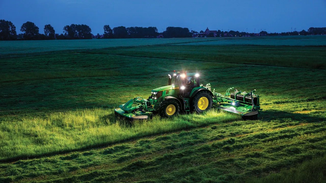 john-deere-tractor-night