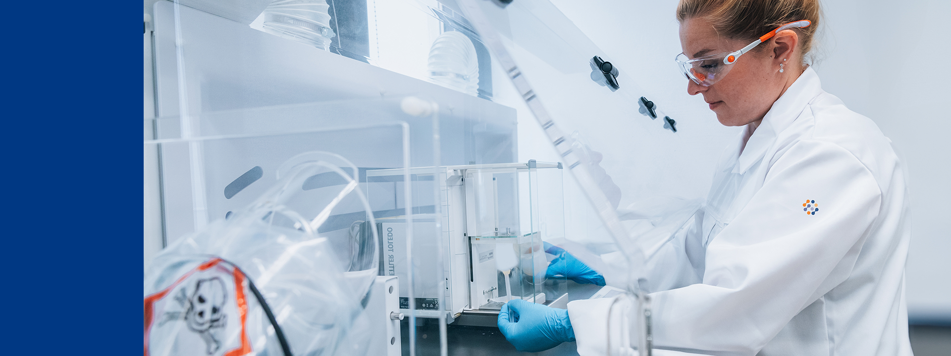 Scientist operating analytical instrumentation in a laboratory, conducting measurements relevant to analytical chemistry and physicochemical property testing.