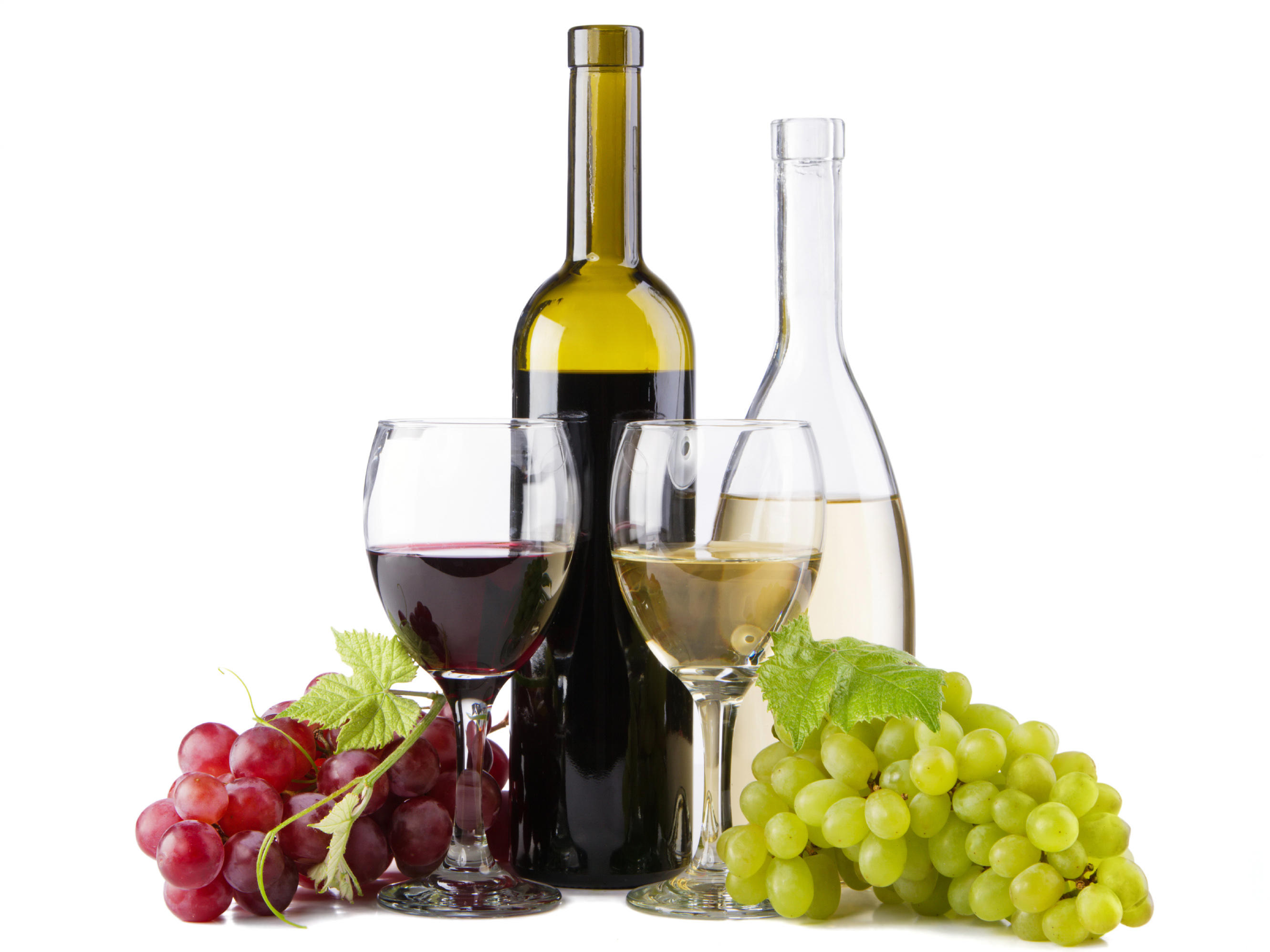 4by3_red-and-white-wine-with-bunches-of-grapes_2417x2034px