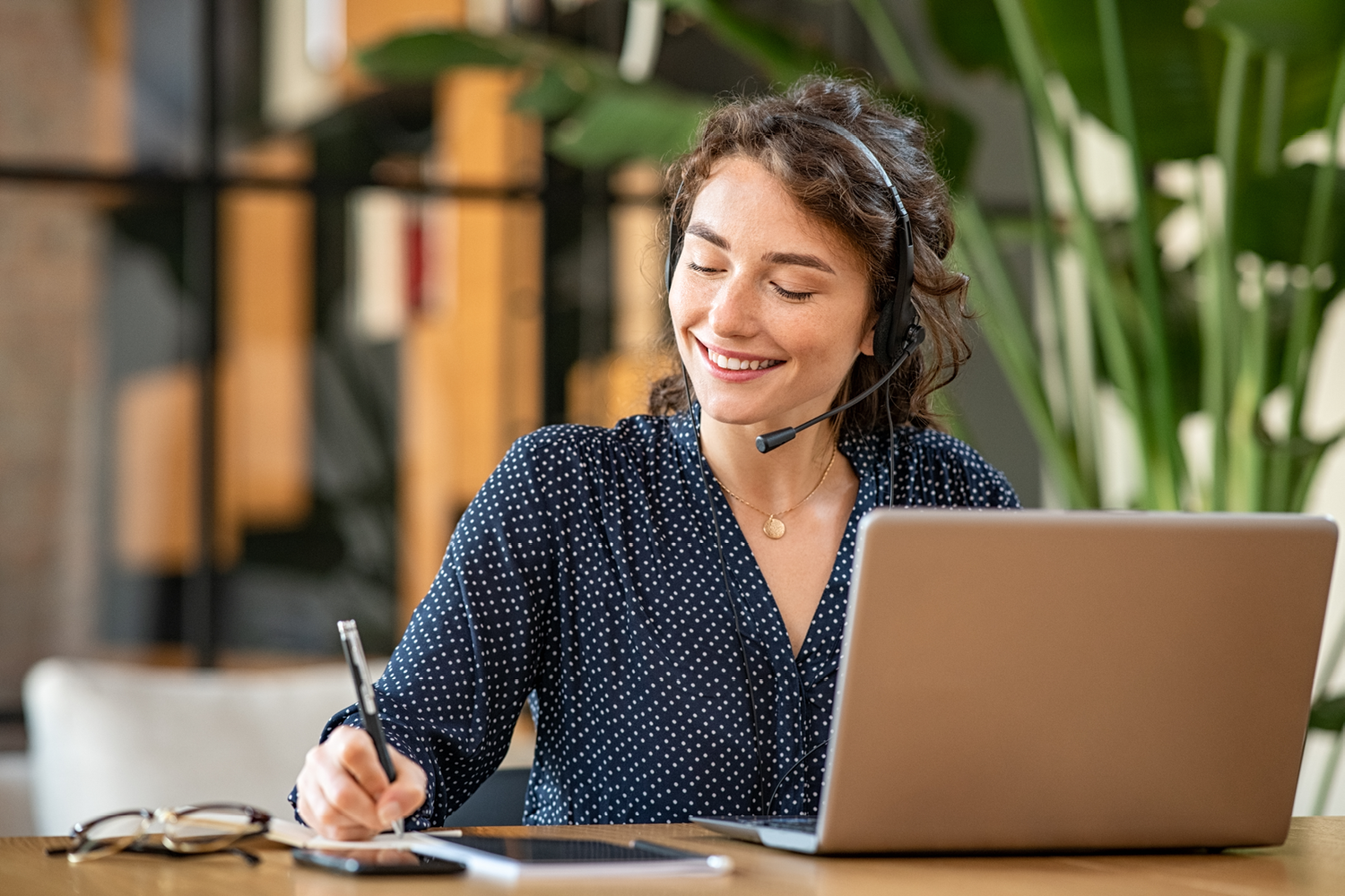 femalwithcomputerandheadset_adobestock_394924536