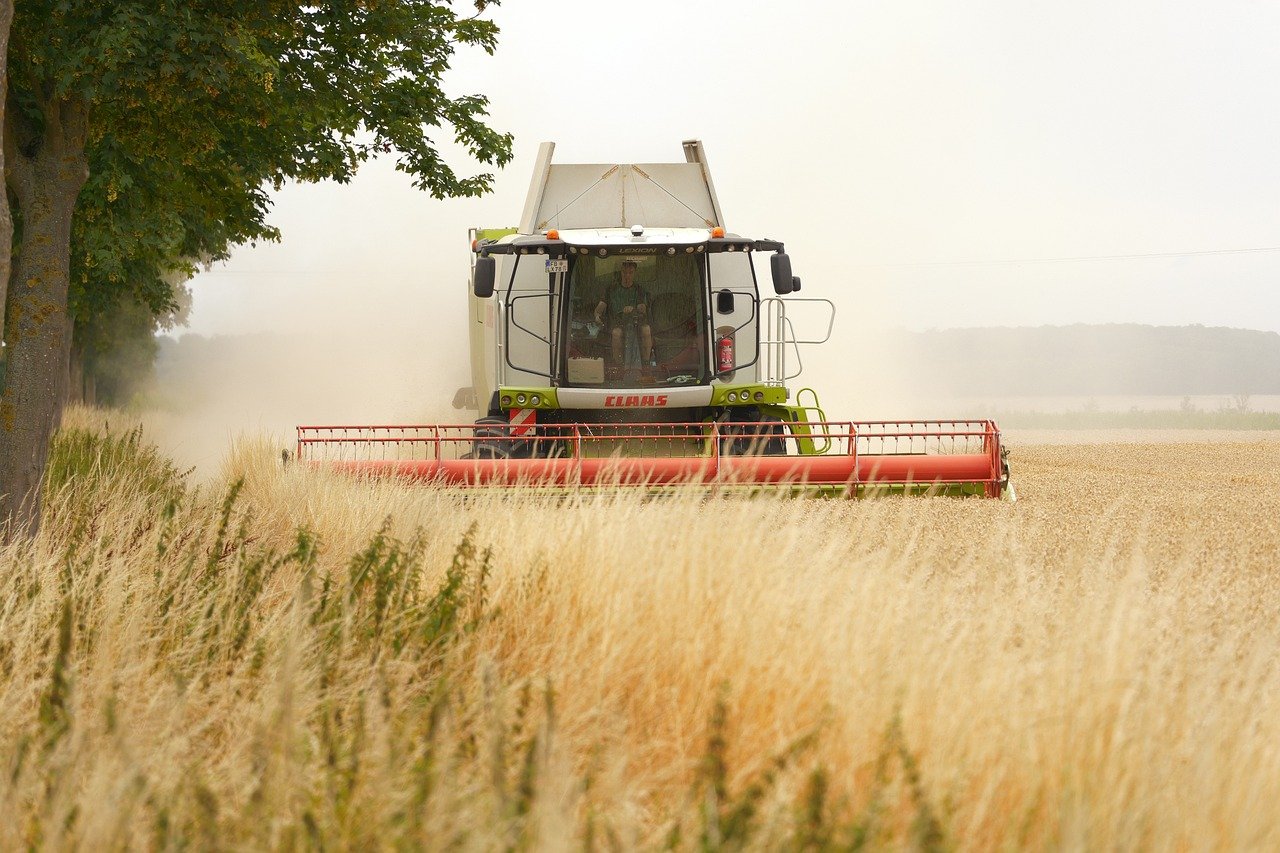agro-combine-harvester-grainfield