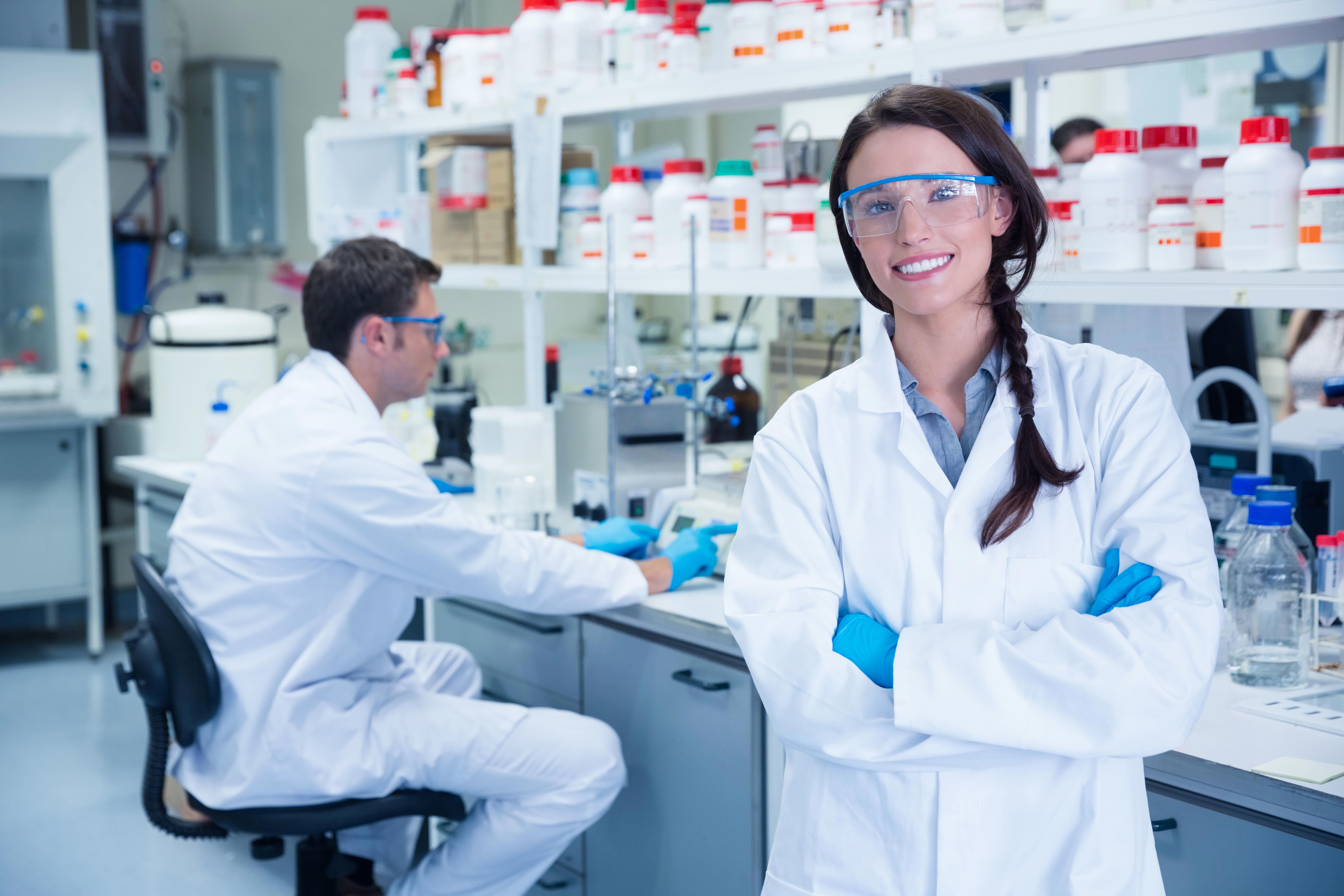 portrait-of-a-smiling-chemist-with-arms-crossed-in-the-laboratory_8640-x-5760-px