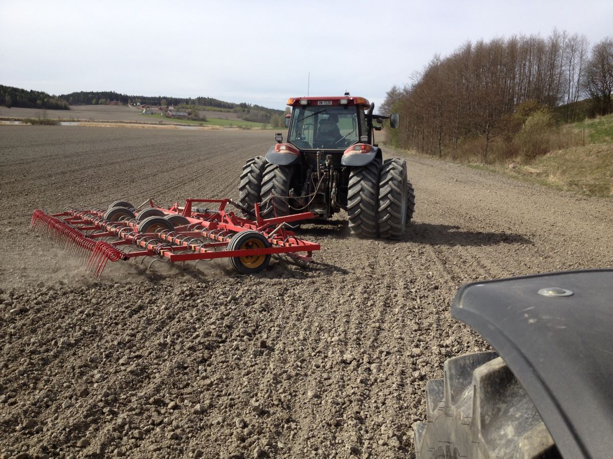 Traktor på jorde