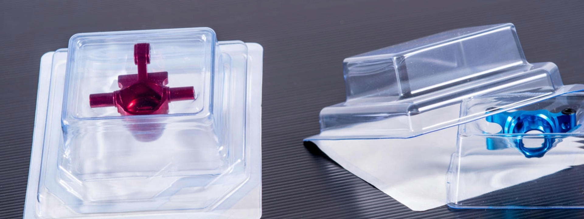Zwei Blisterverpackungen empfindlicher Medizinprodukte unter Verwendung von 3D-Verpackungslösungen.