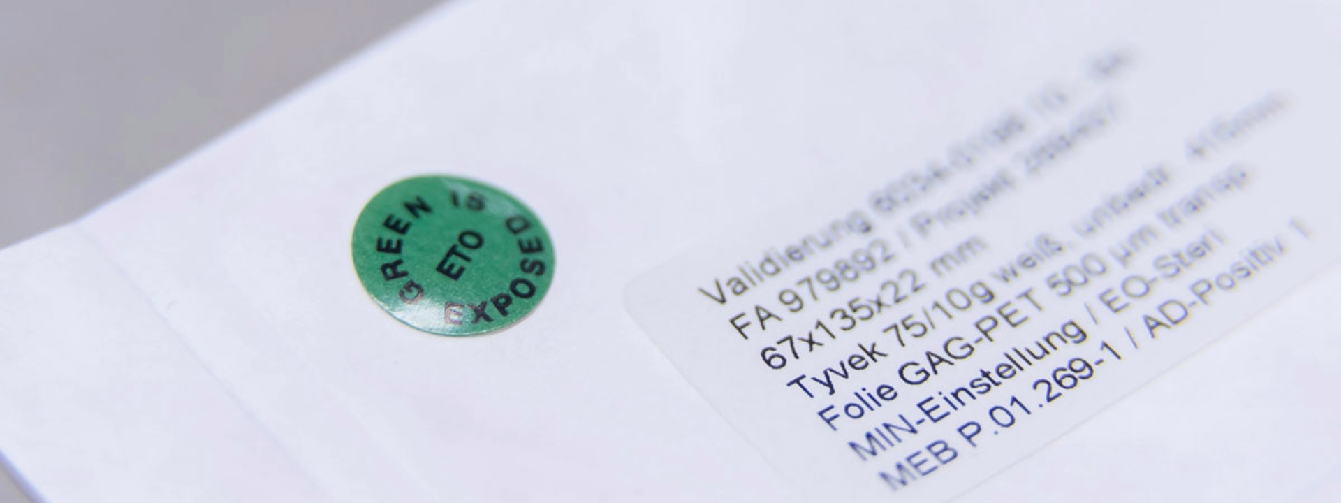 Validierungslabel auf einer EO-sterilisierten Verpackung aus einem Eurofins-Produktionsstandort für sterile Verpackungen.