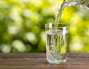 water-from-jug-pouring-into-glass-on-table-outdoors_9831-x-6553px1