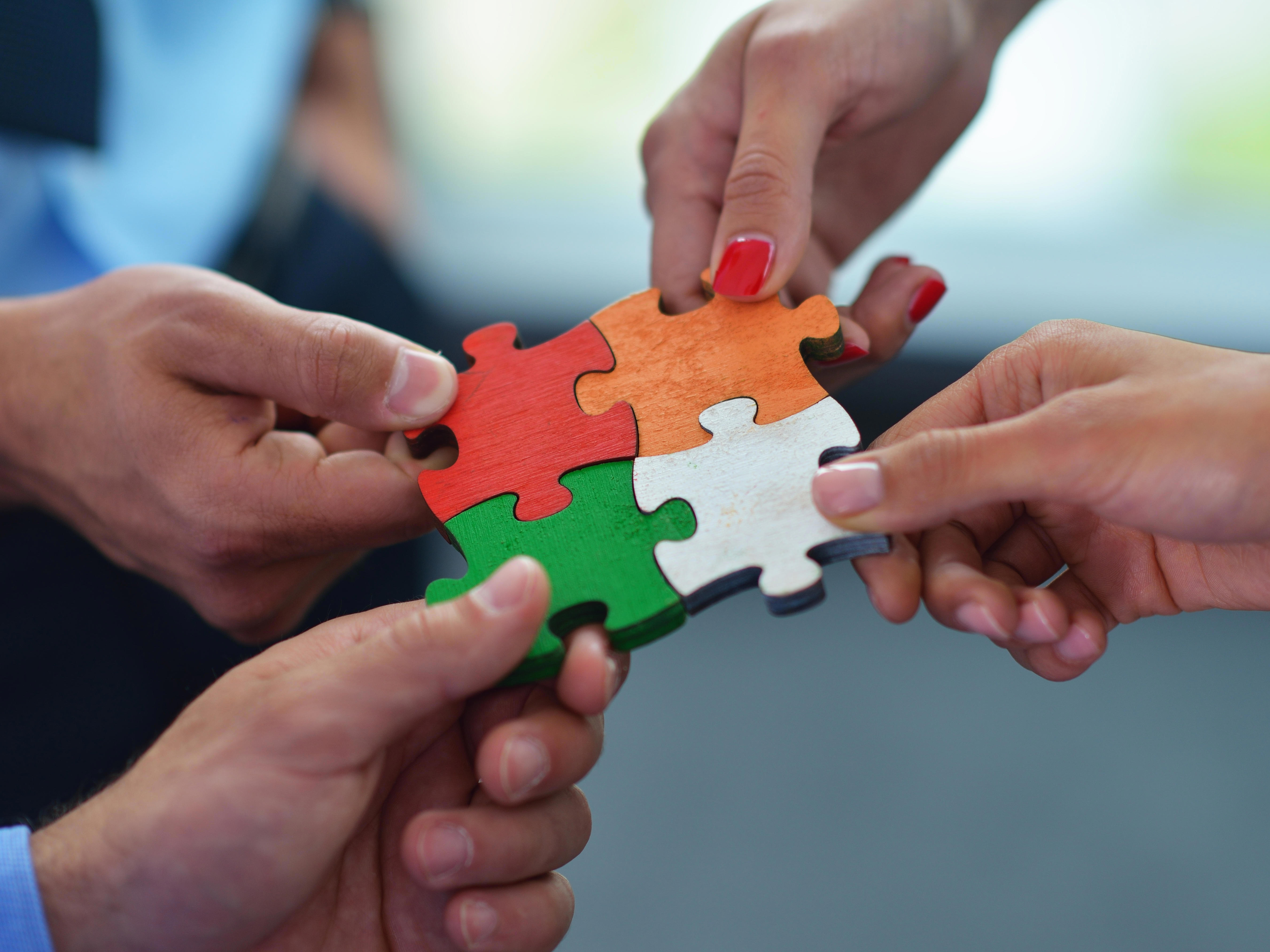 as_pharmaceuticals_2_group-of-business-people-assembling-jigsaw-puzzle-xxl_7360x4912px-kopie_4by3