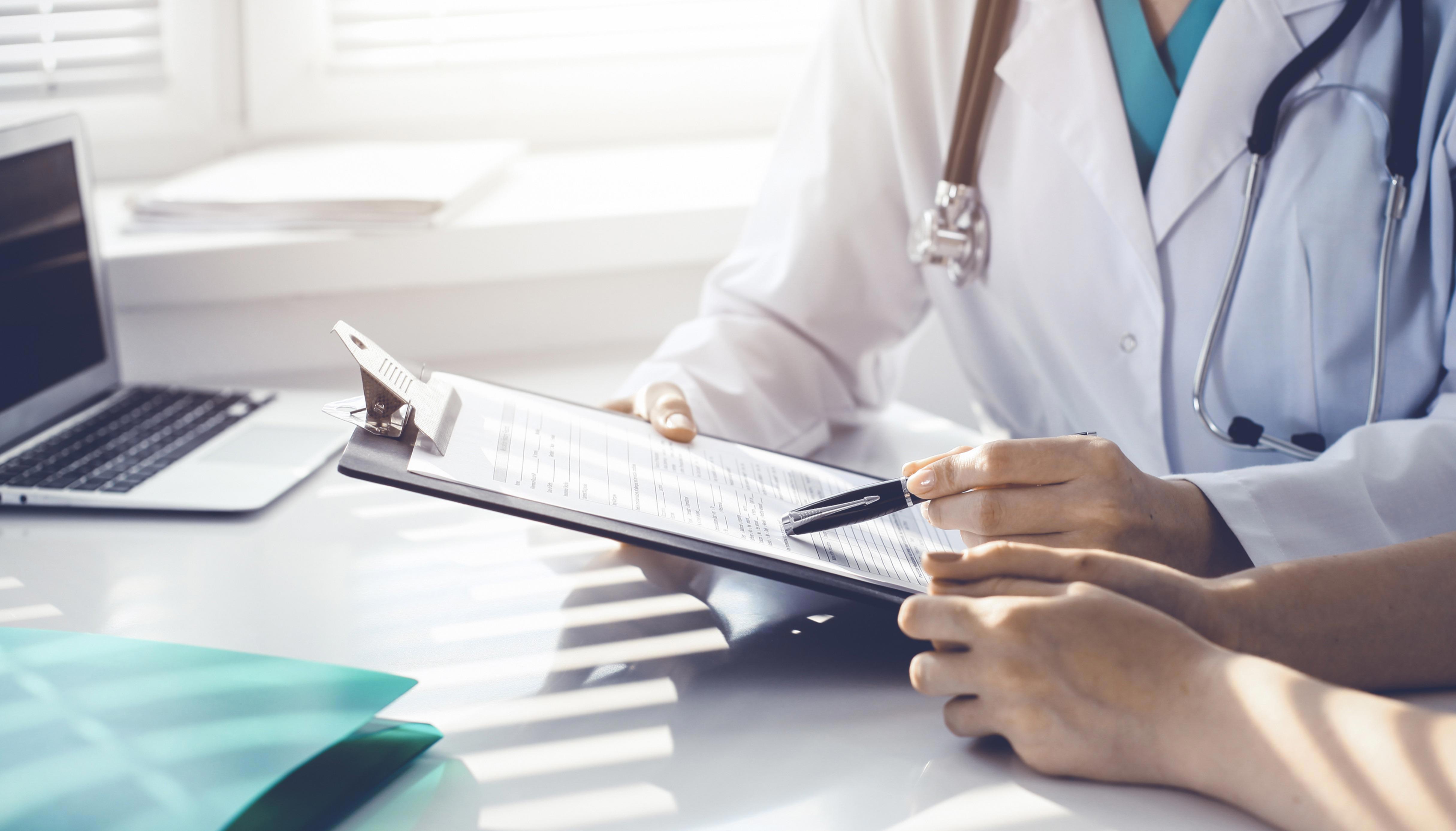 clinical-diagostics_122429096_xl_cropped