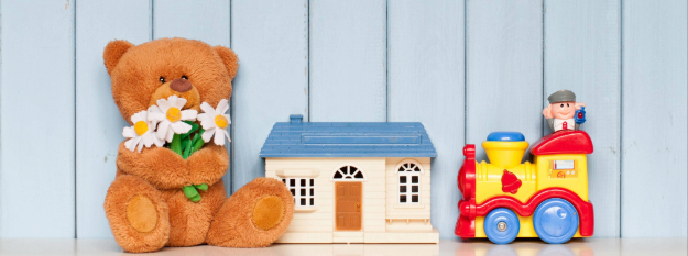 soft-teddy-bear-with-flowers-toy-house-and-mechanical-locomotive-xl_6070x4153px (2)