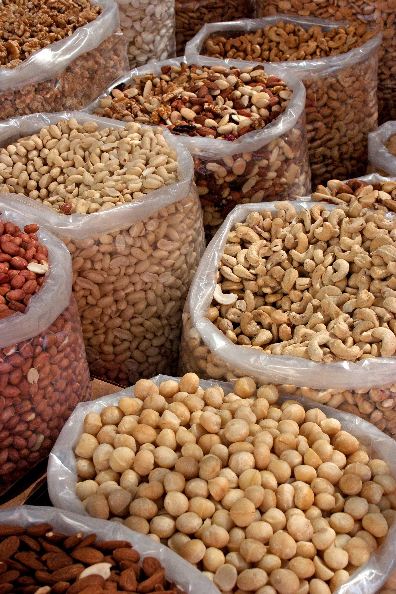 dried-nuts-in-bags-at-the-market-l_1672x2508px