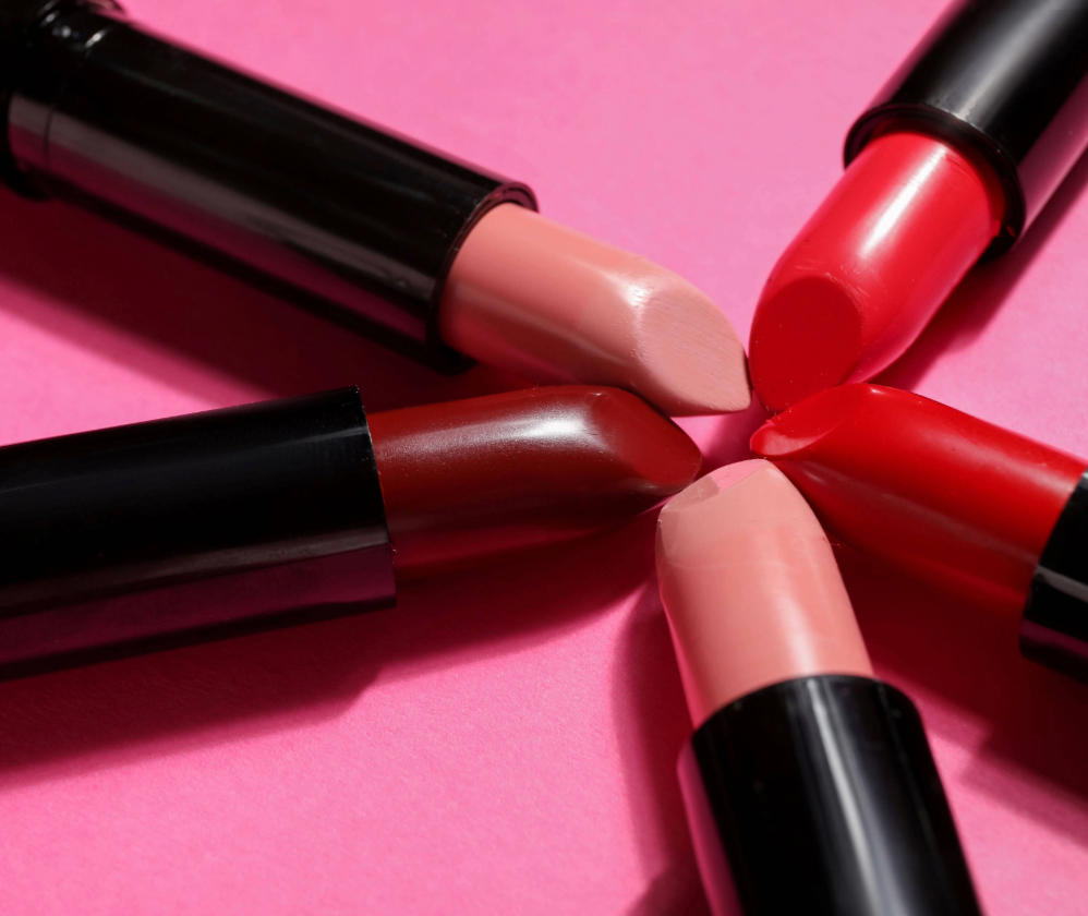 different-lipsticks-on-pink-background-closeup_10080-x-6720px-1
