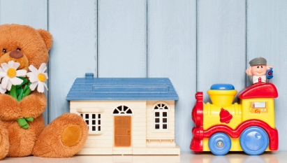 soft-teddy-bear-with-flowers-toy-house-and-mechanical-locomotive-xl_6070x4153px-1