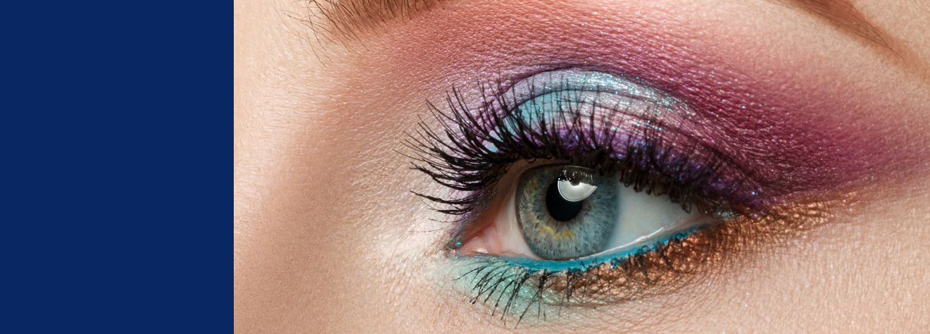 close-up-view-of-female-blue-eye-with-beautiful-make-up-xl_8208x5472px_banner_shift_blue