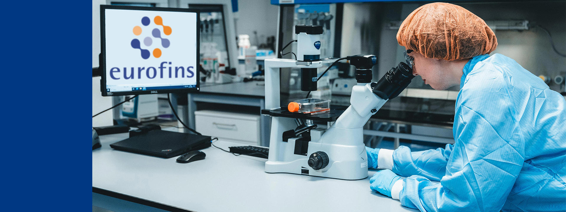 Technicien de laboratoire chez Eurofins Biopharma Product Testing réalisant l’identification et le typage microbiologique à l’aide d’un microscope et d’outils numériques, dans un environnement conforme aux Bonnes Pratiques de Fabrication (BPF).