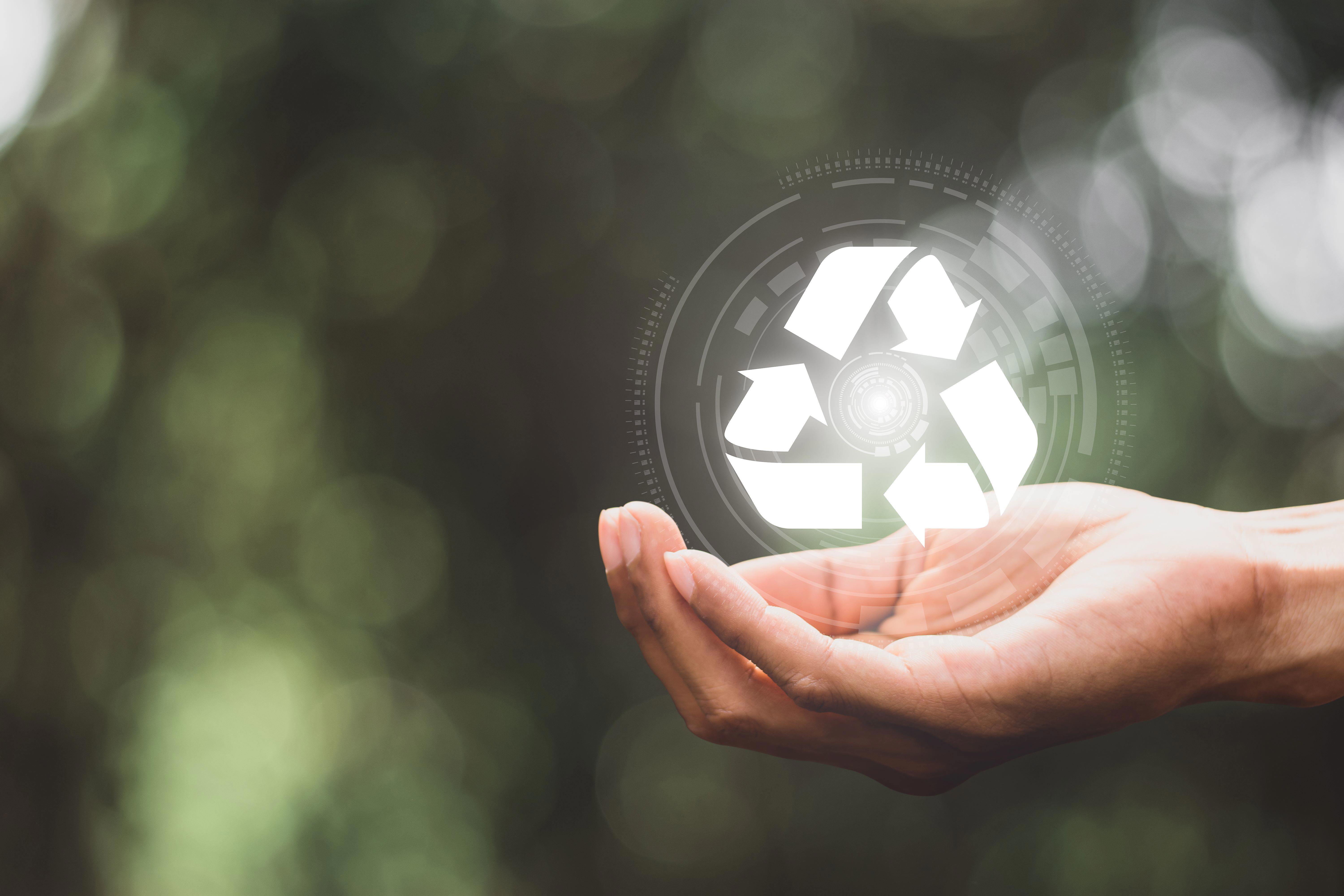 technologie-de-recyclage-numerique-entre-les-mains-des-hommes