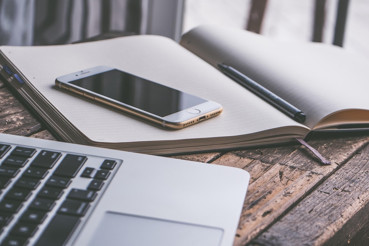 agro-business-laptop-phone