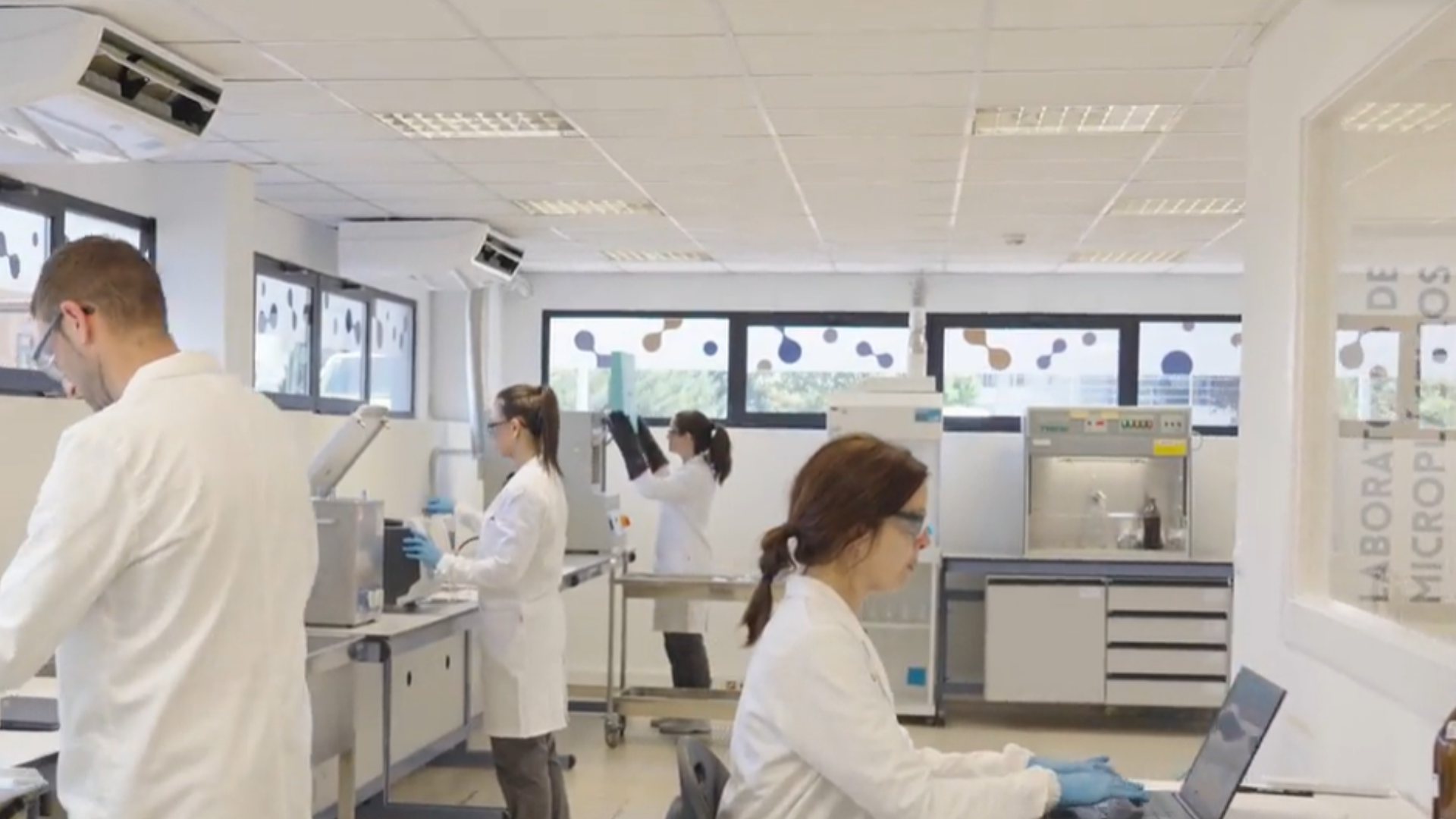 laboratorio-microplásticos (1)