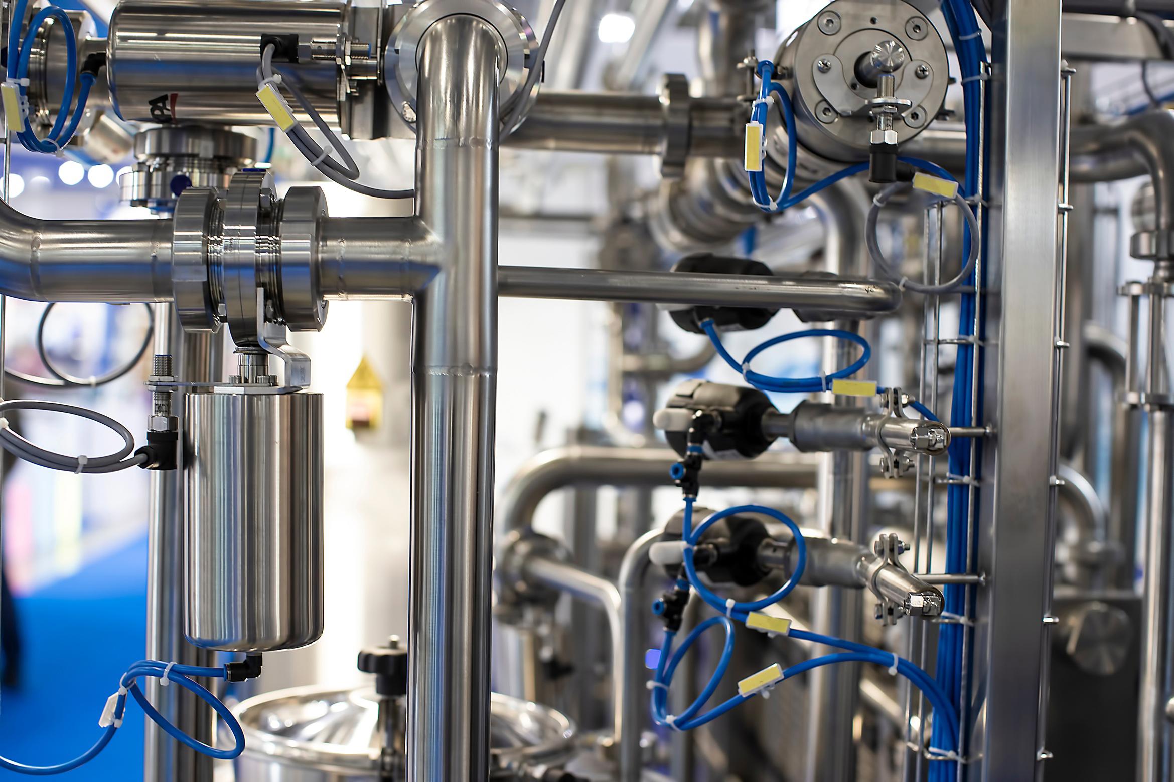 stainless-steel-pipes-in-the-factory_9360-x-6240-px