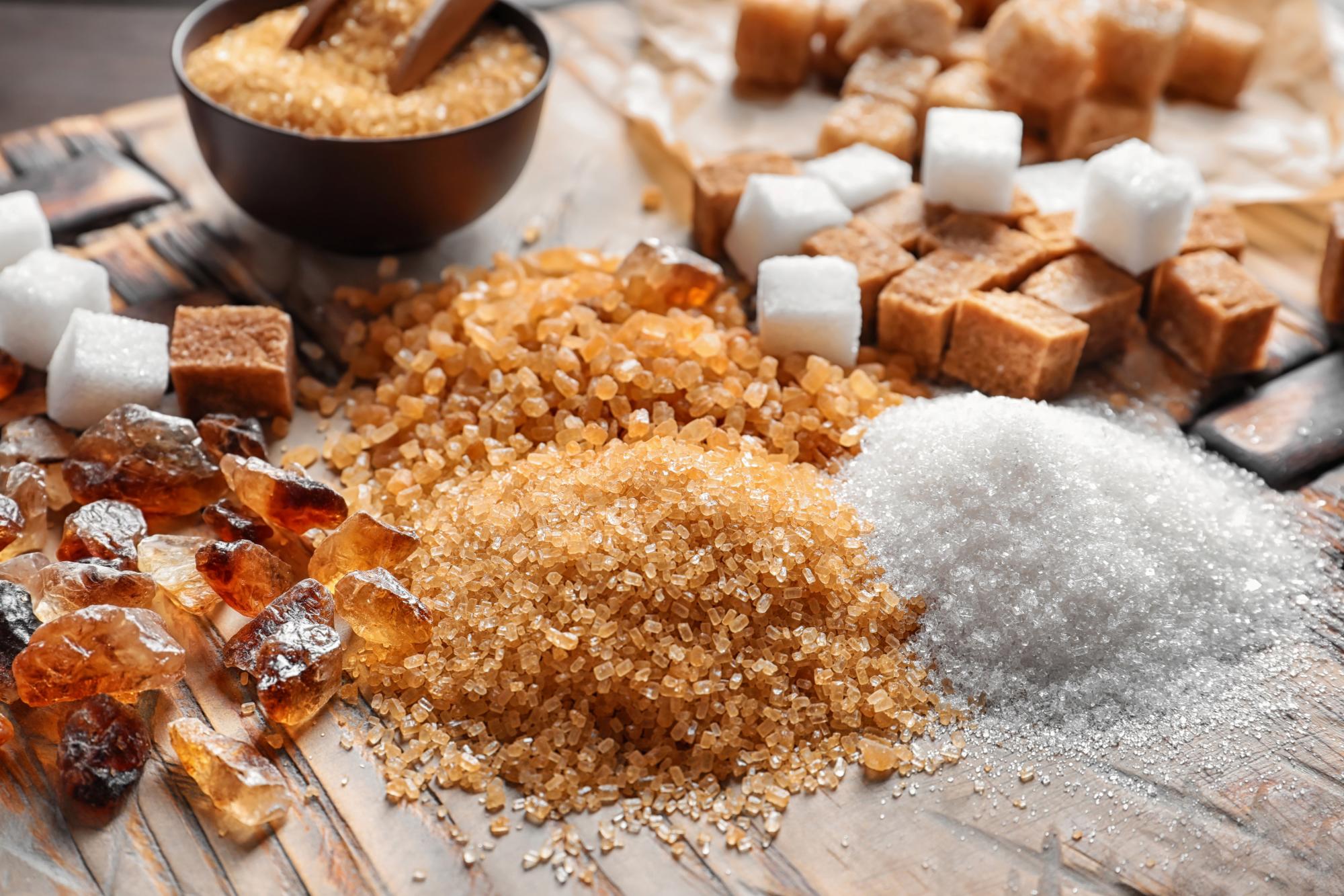 different-types-of-sugar-on-wooden-table_2000-x-1333-px