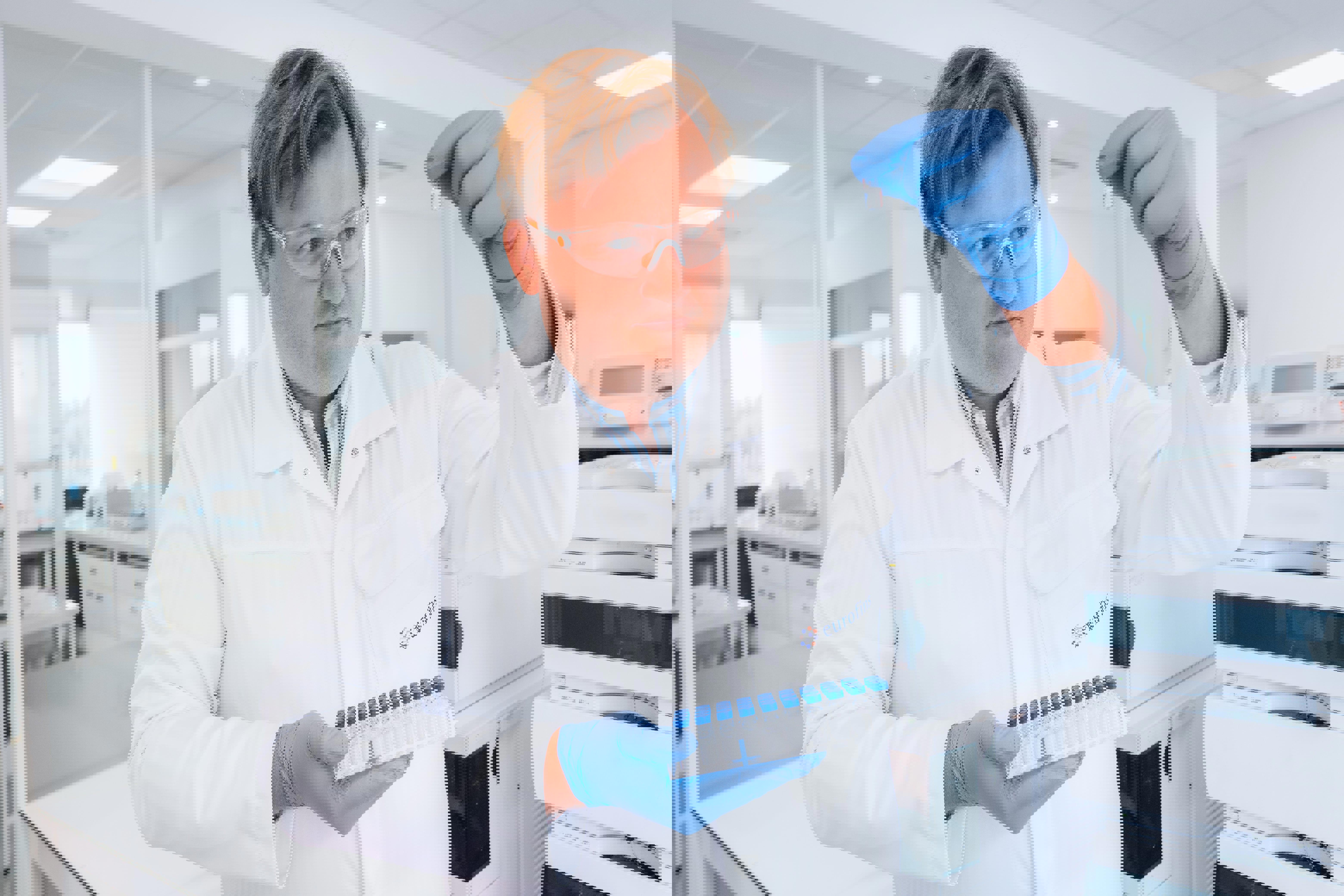 Eurofins BioPharma Product Testing – technicien en blouse blanche manipulant un rack de tubes et un échantillon dans un laboratoire équipé d’instruments analytiques. Contexte : pureté et identité par HPLC (RP, SEC, IEX, CEX), CE (réduit et non réduit) et SDS-PAGE.