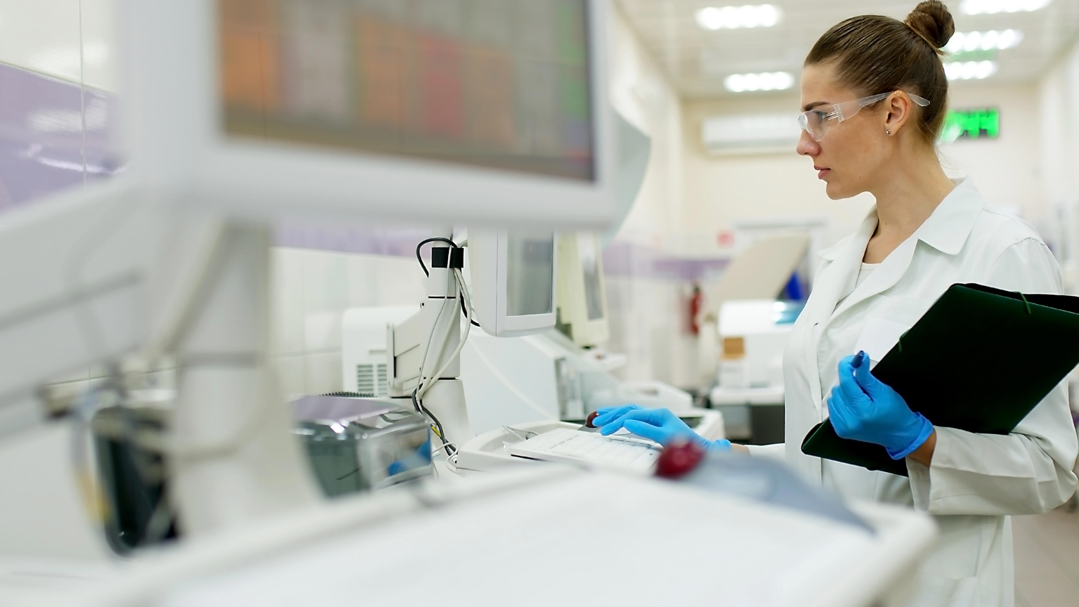 a-female-scientist-controls-the-operation-of-devices-for-laboratory-research