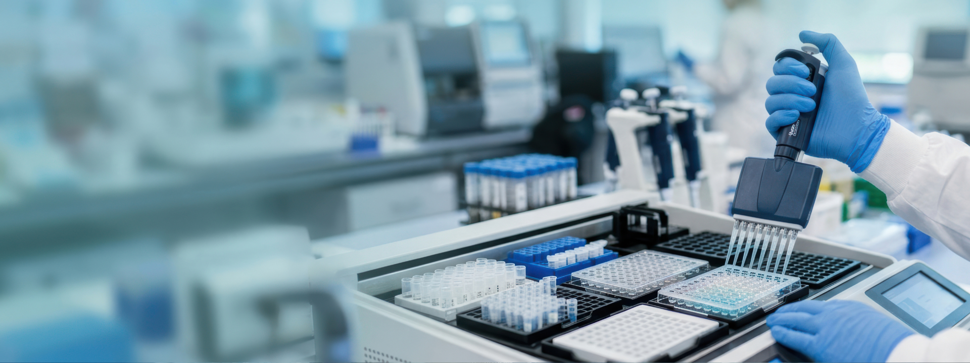 scientist-pipetting-in-lab