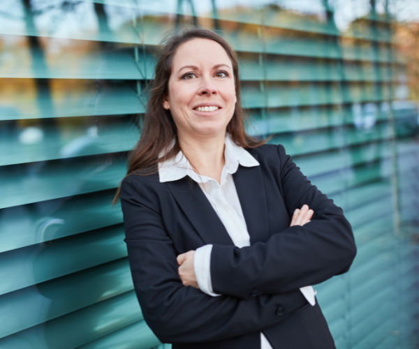 testimonial-woman-at-window