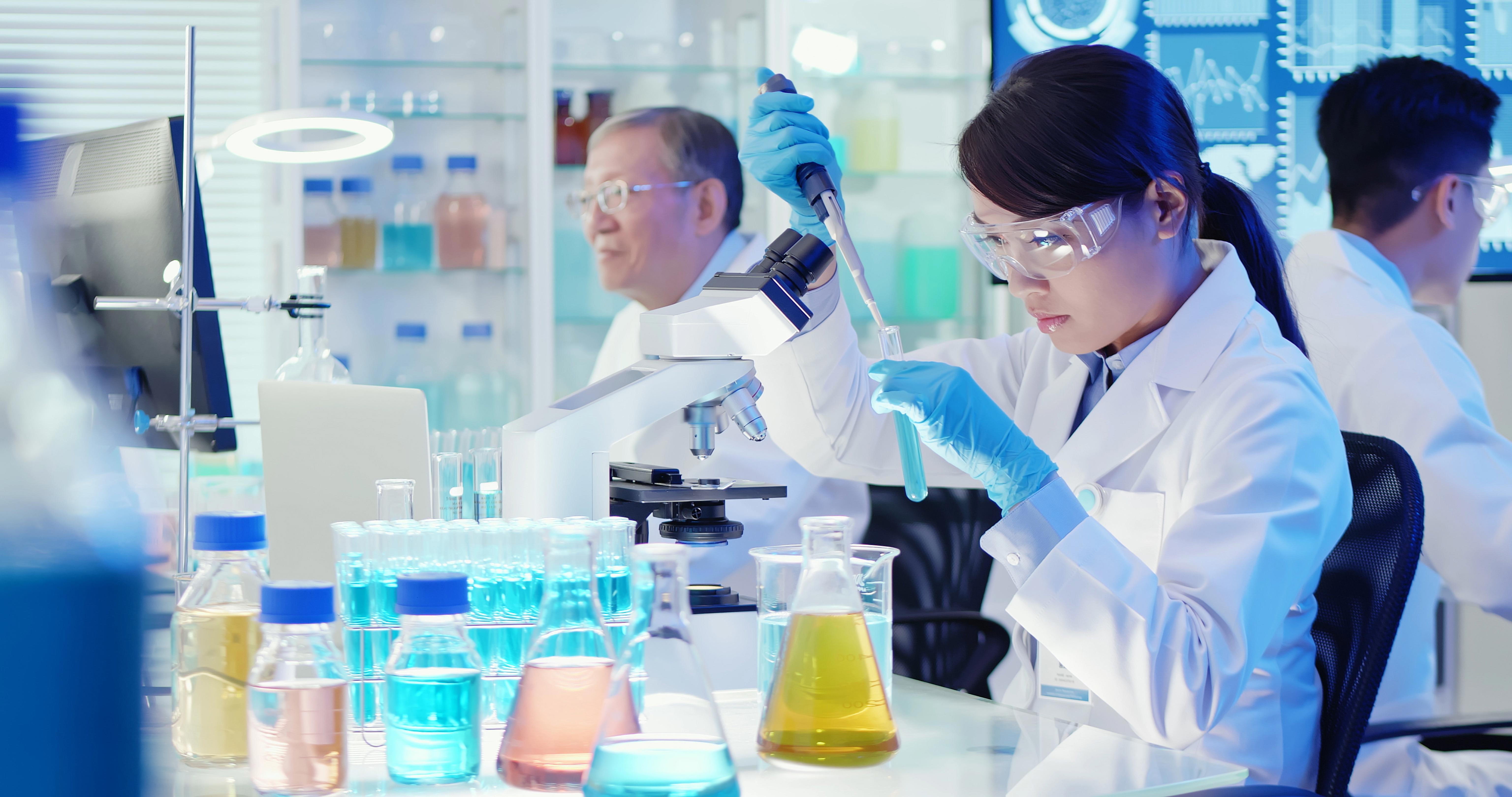 asian-scientist-team-conduct-experiment-in-the-laboratory_6144-x-3240-px