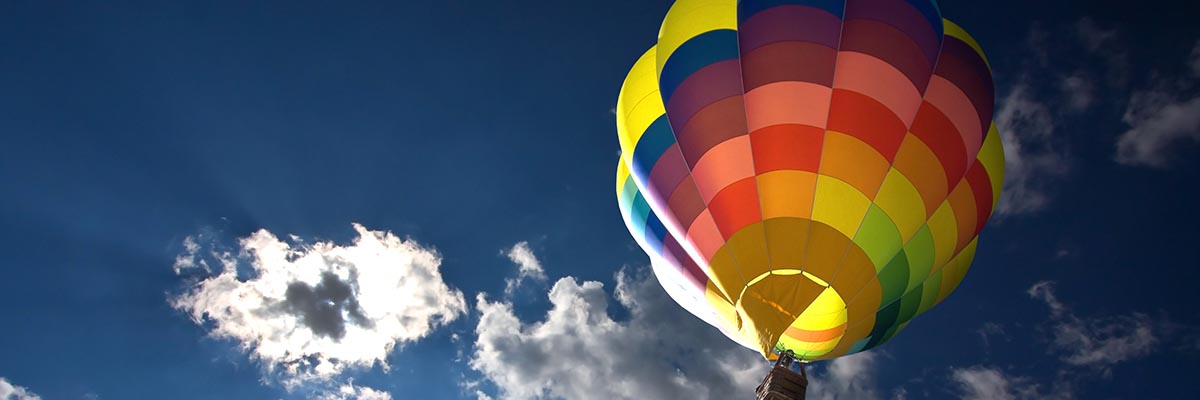 hot-air-balloon-in-the-blue-sky-and-clouds-xl3524x2349pxjpg