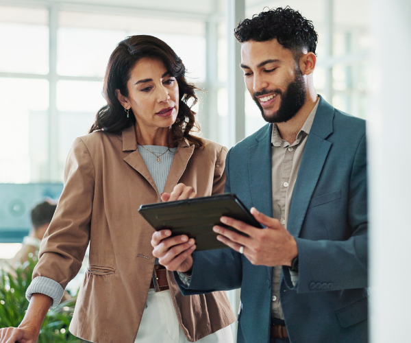 testimonial-man-and-woman-tablet